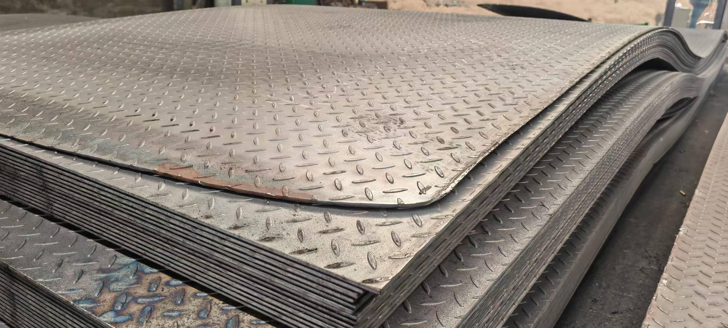 China Aluminum Checkered Plate Manufacturers with Superior Anti-Slip Performance
